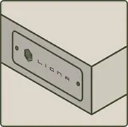Chapa inoxidable con el logotipo de Ligna en la tabla de cortar